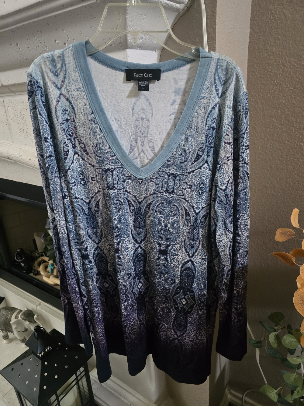 Karen Kane Women's Blue Paisley V-Neck Sweater Sz.L.